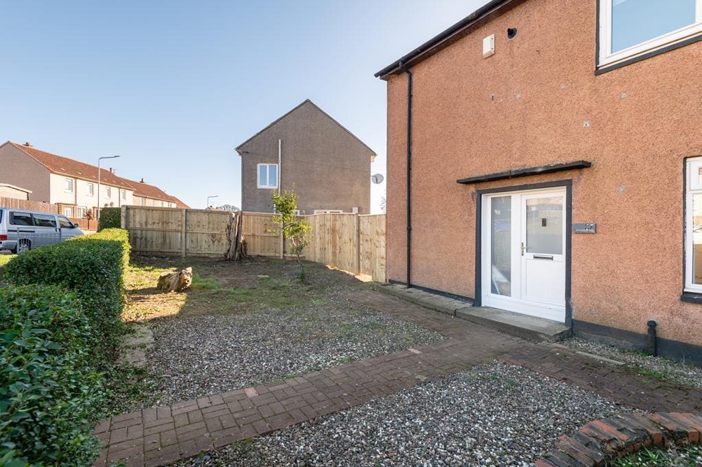 LEV1421PEM FRONT GARDEN AGAIN.jpg