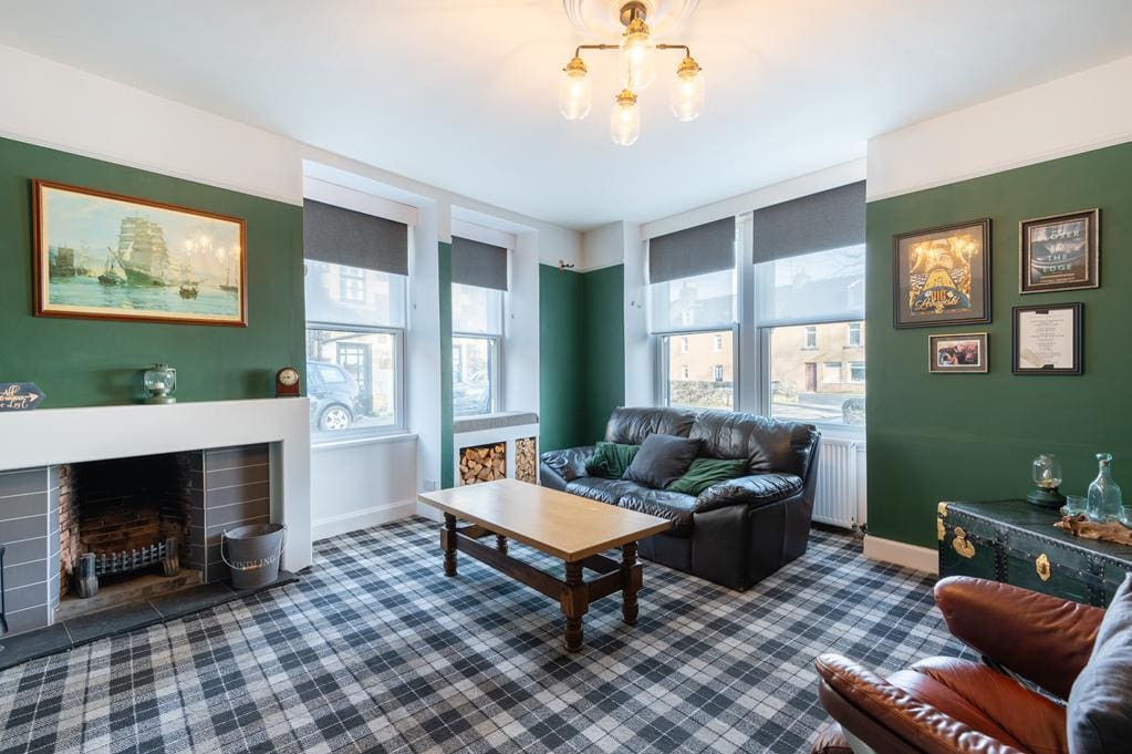 CUP1452SEG LIVING ROOM.jpg