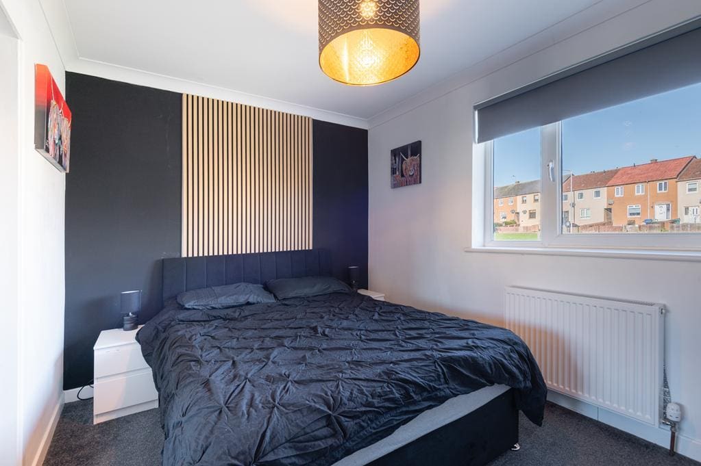 LEV1421PEM BEDROOM 1.jpg