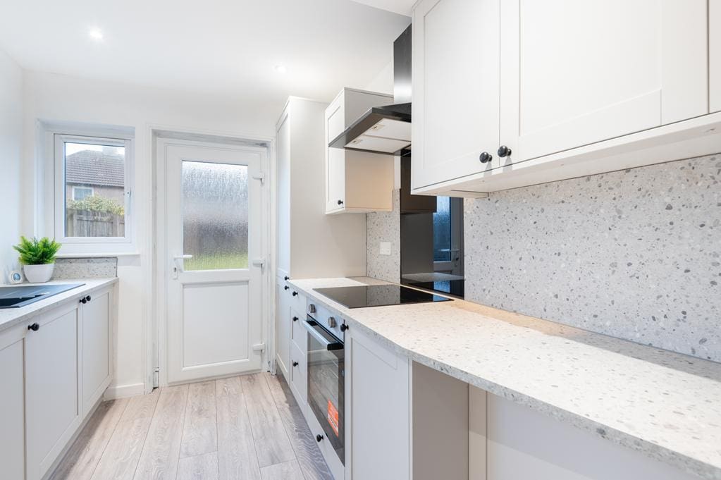 LEV1406PEM KITCHEN RIGHT.jpg