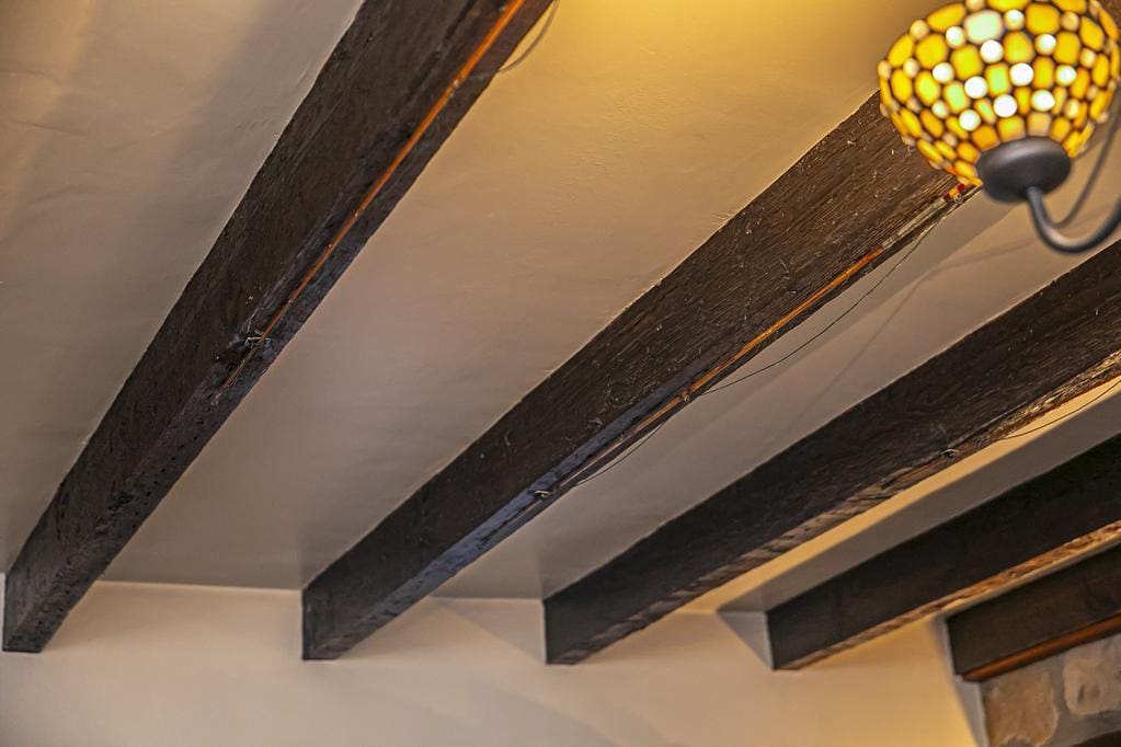 CUP1450PEM SITTING ROOM DETAIL 3.jpg