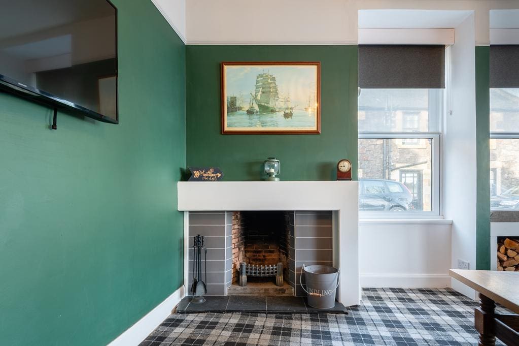 CUP1452SEG LIVING ROOM DETAIL.jpg