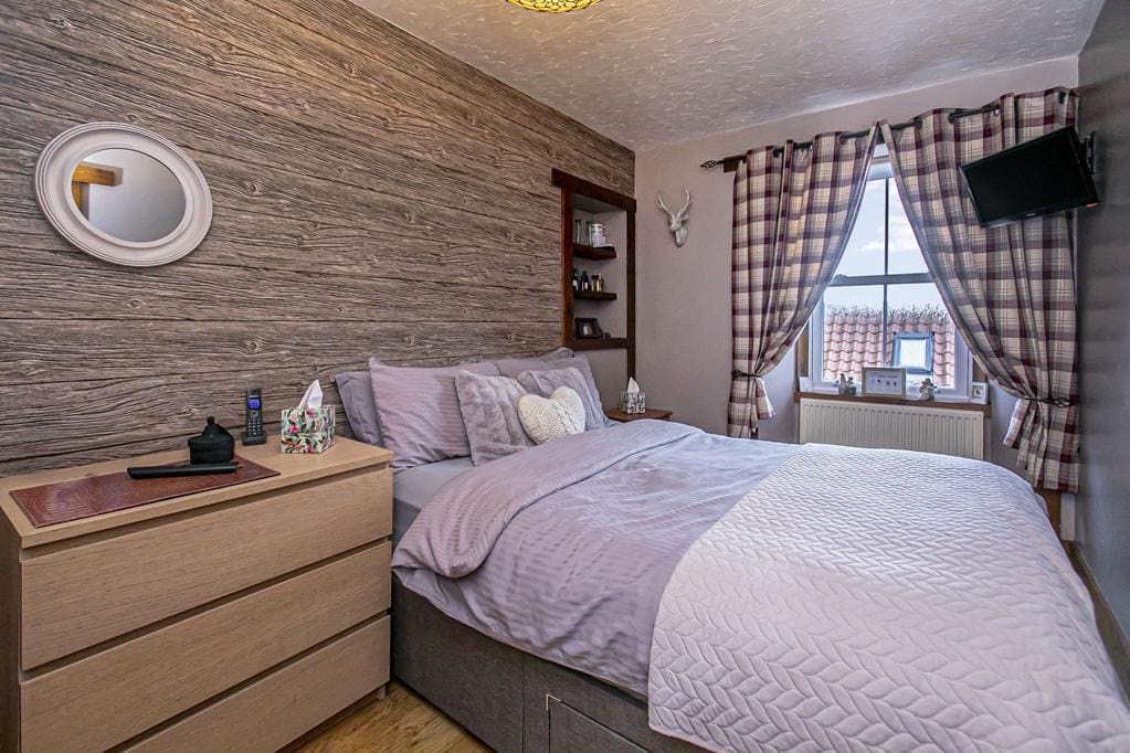 CUP1450PEM BEDROOM 1.jpg