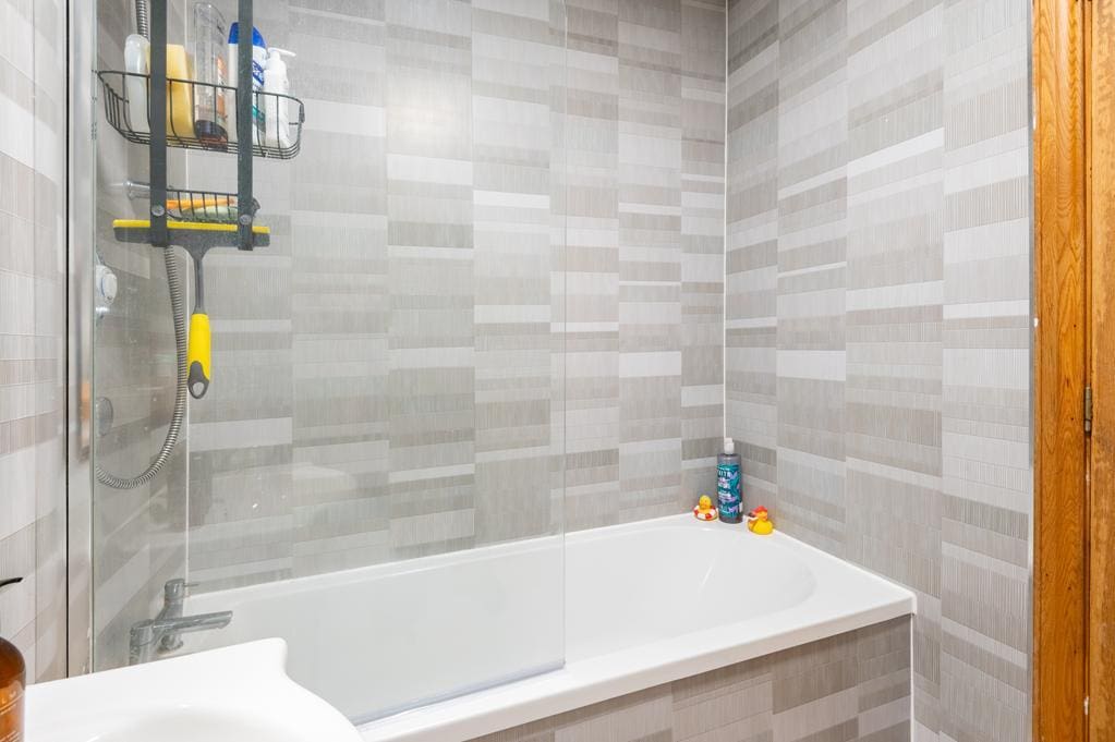 LEV1416PEM BATHROOM AGAIN.jpg