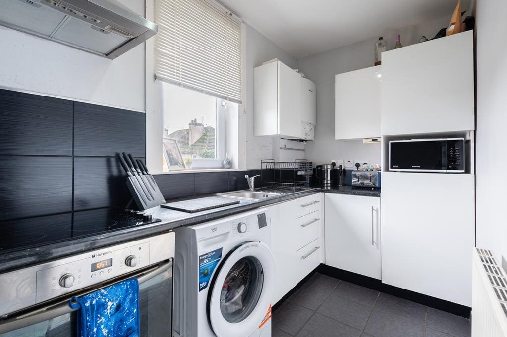 LEV1420PEM KITCHEN.jpg