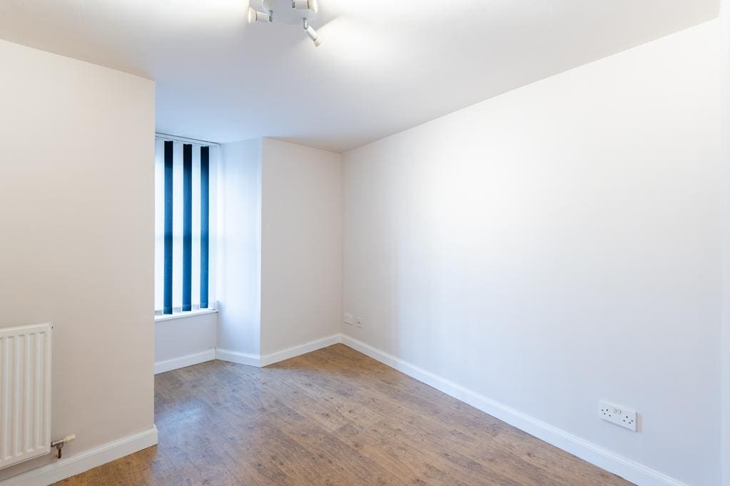 CUP1452SEG BEDROOM 3.jpg