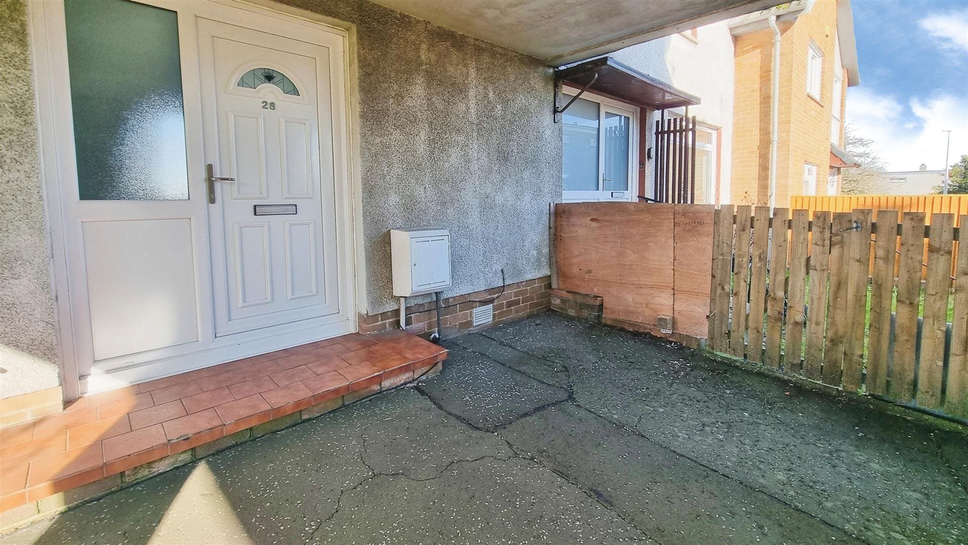 RDC0353LEVI ENTRANCE.jpg