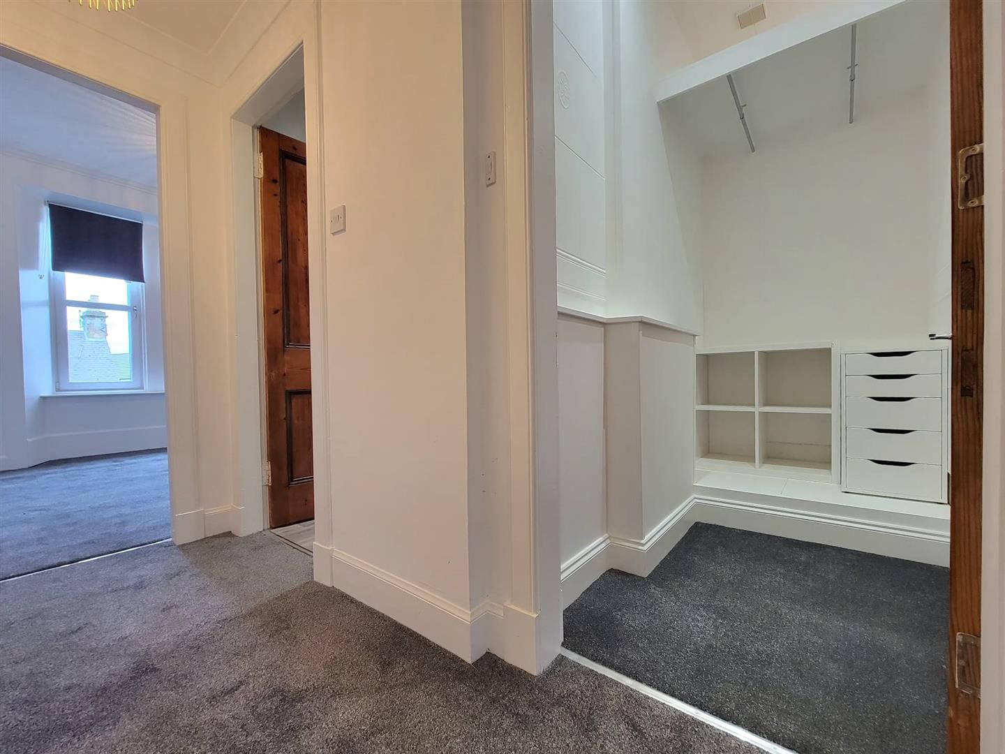 KNM0084GLEI Hall.jpeg