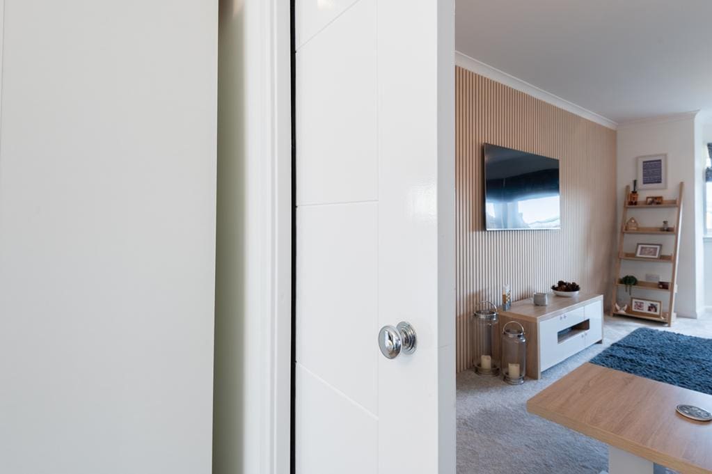 LEV1430PEM LOUNGE DETAIL.jpg