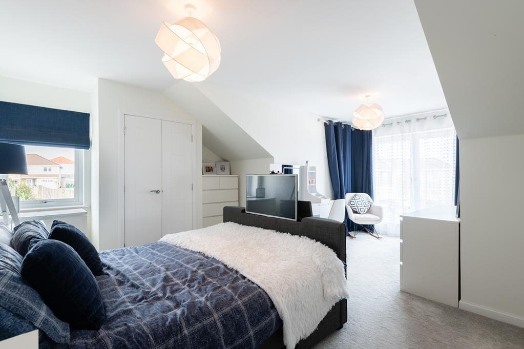 LEV1430PEM MASTER BEDROOM.jpg