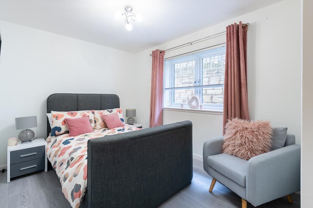 LEV1430PEM BEDROOM 5.jpg