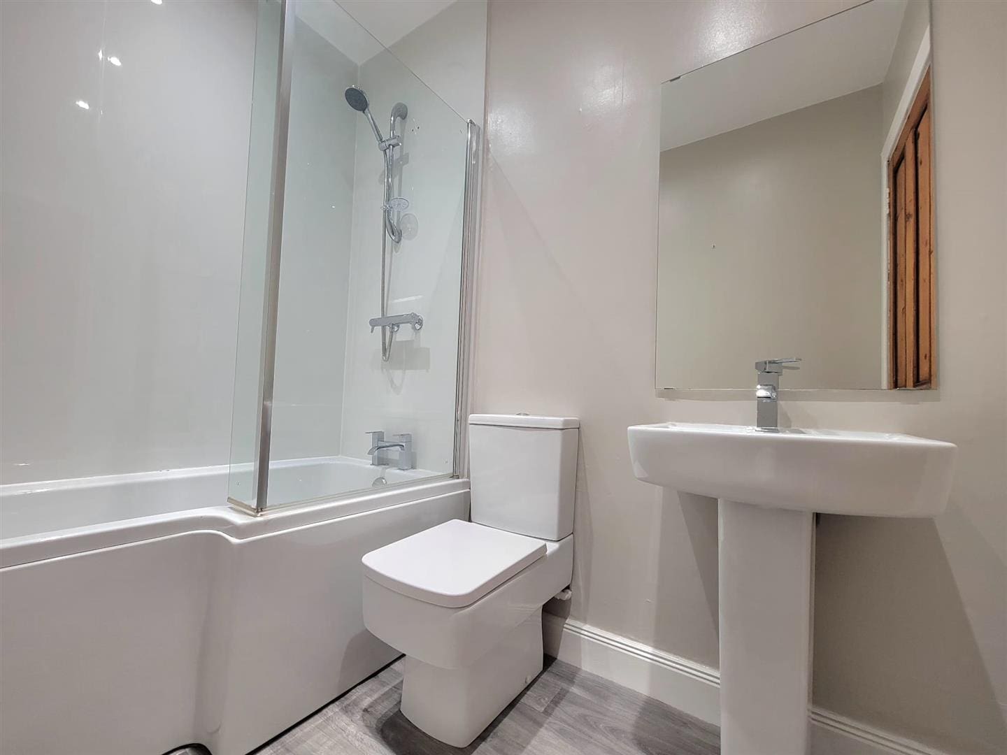 KNM0084GLEI Bathrom.jpeg