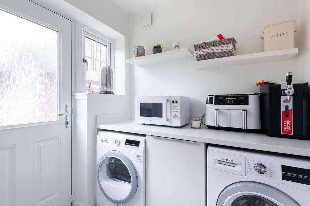 LEV1430PEM UTILITY ROOM.jpg