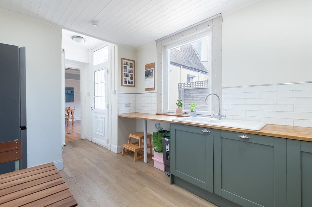 LEV1435PEM KITCHEN AGAIN.jpg