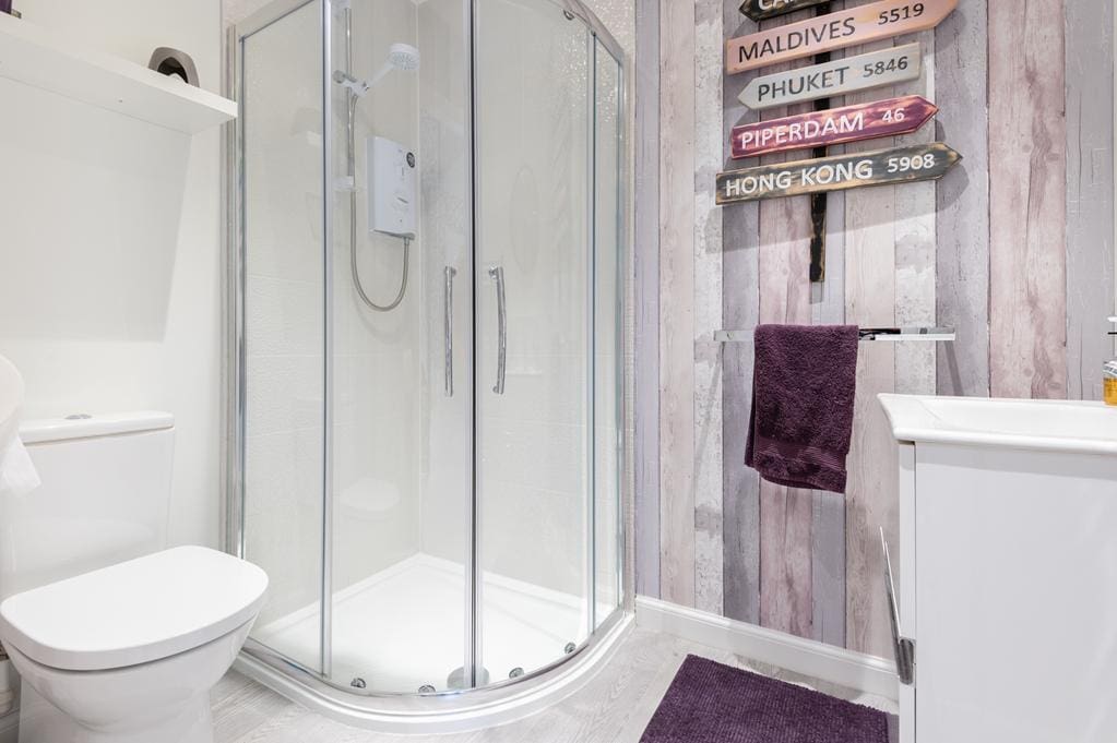 LEV1430PEM DOWNSTAIRS SHOWER ROOM.jpg