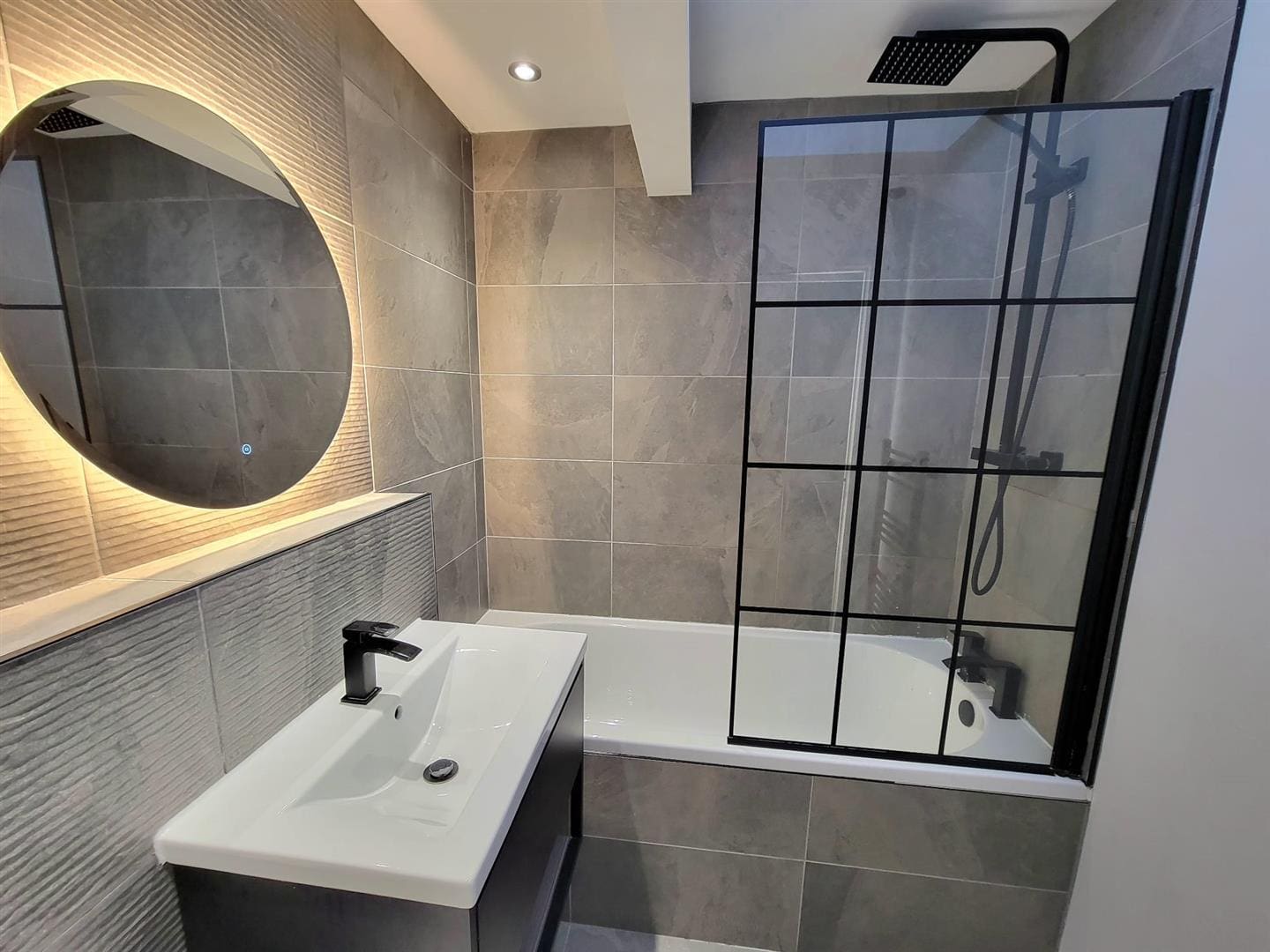 KNM0082GLEI Bathroom (2).jpeg