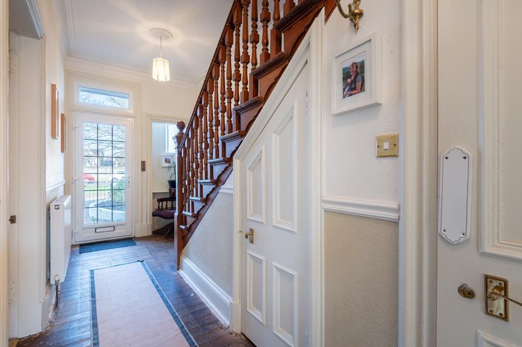 LEV1435PEM ENTRANCE HALL.jpg