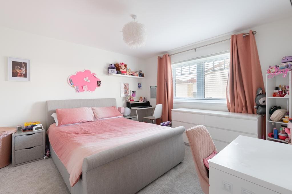 LEV1430PEM BEDROOM 3.jpg