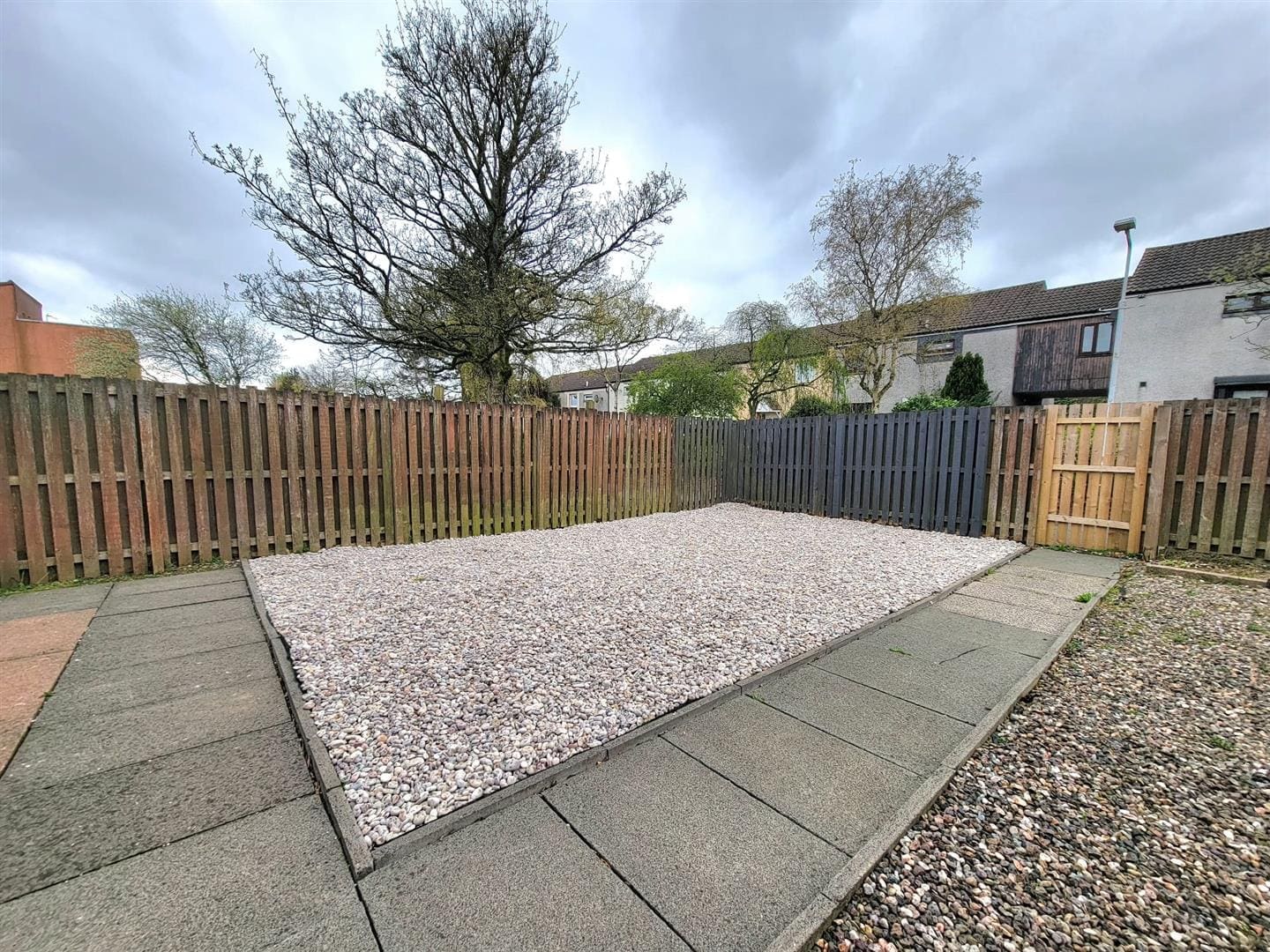 KNM0085GLEL Rear Garden (2).jpeg