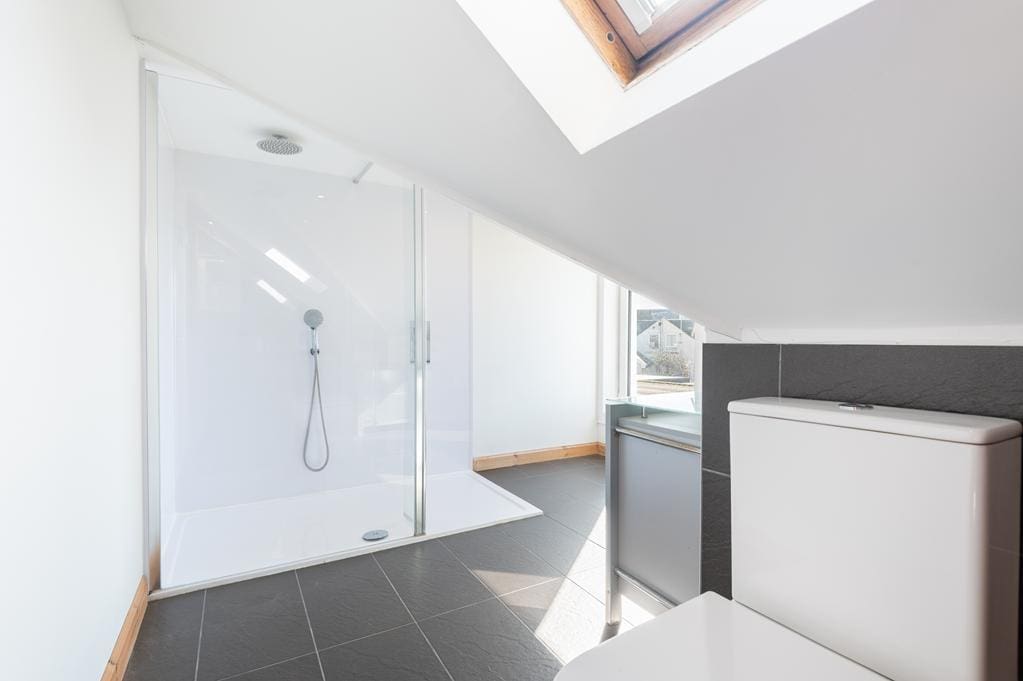 CUP1459SEG SHOWER ROOM.jpg