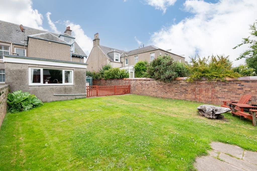 CUP1469SEG REAR GARDEN TO HOUSE NEW.jpg