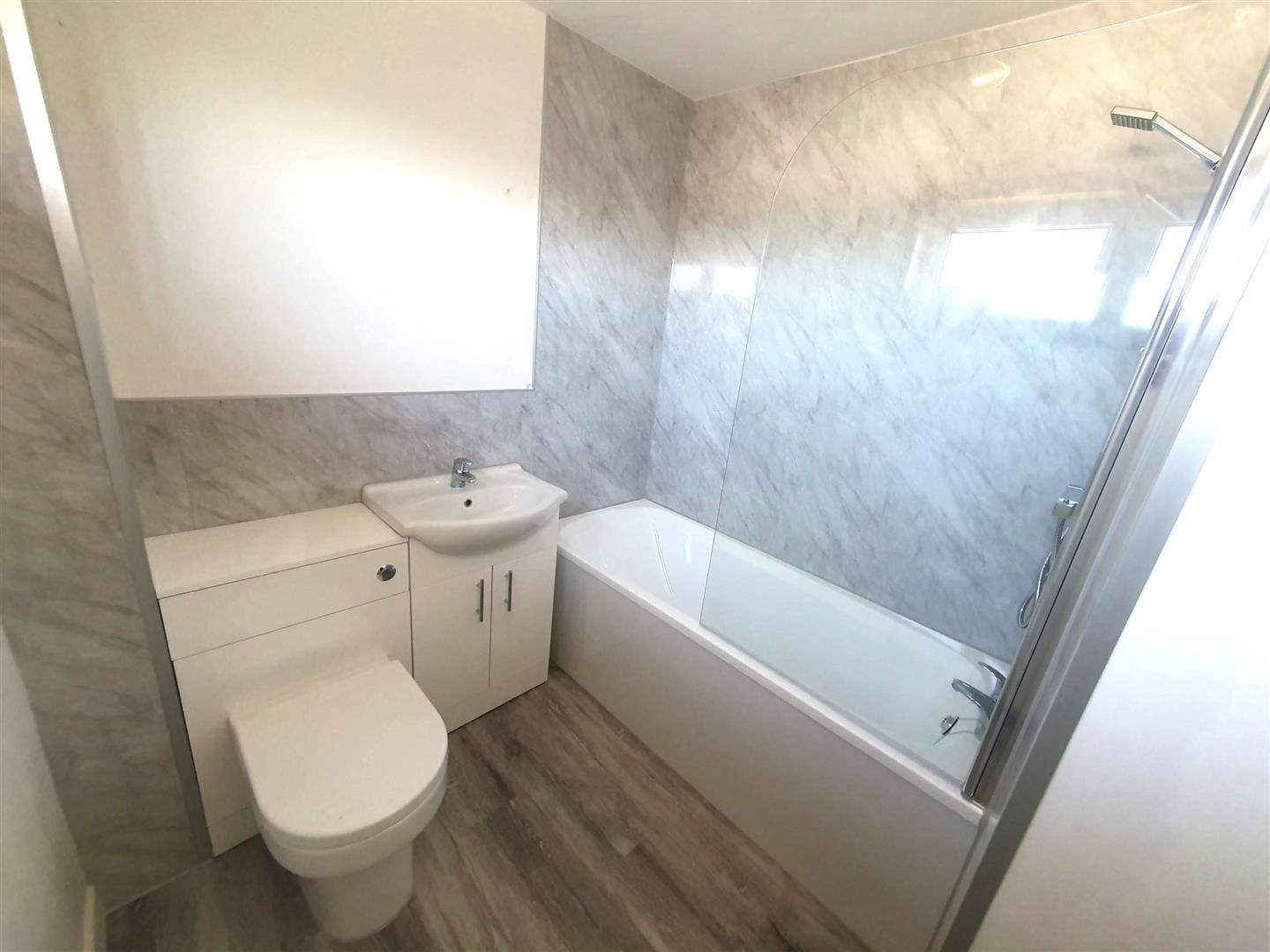 RDC0178GLEI Bathroom.jpg