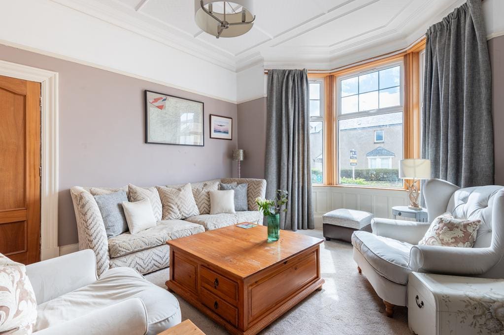 CUP1469SEG SITTING ROOM AGAIN.jpg