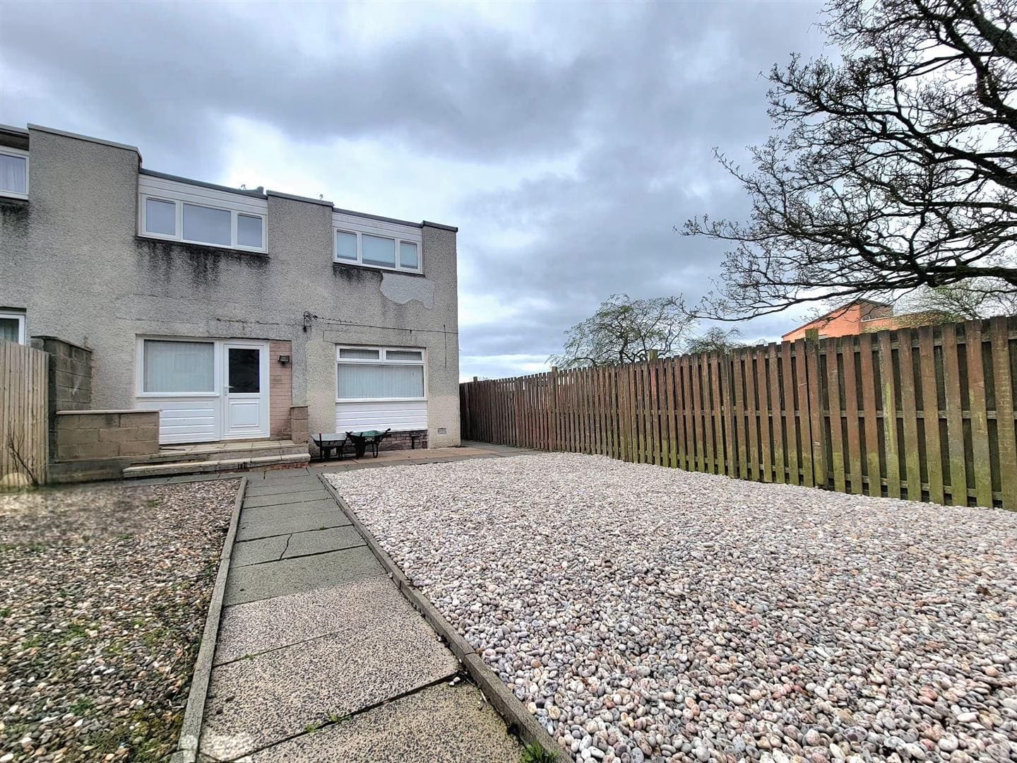 KNM0085GLEL Rear Garden (1).jpeg