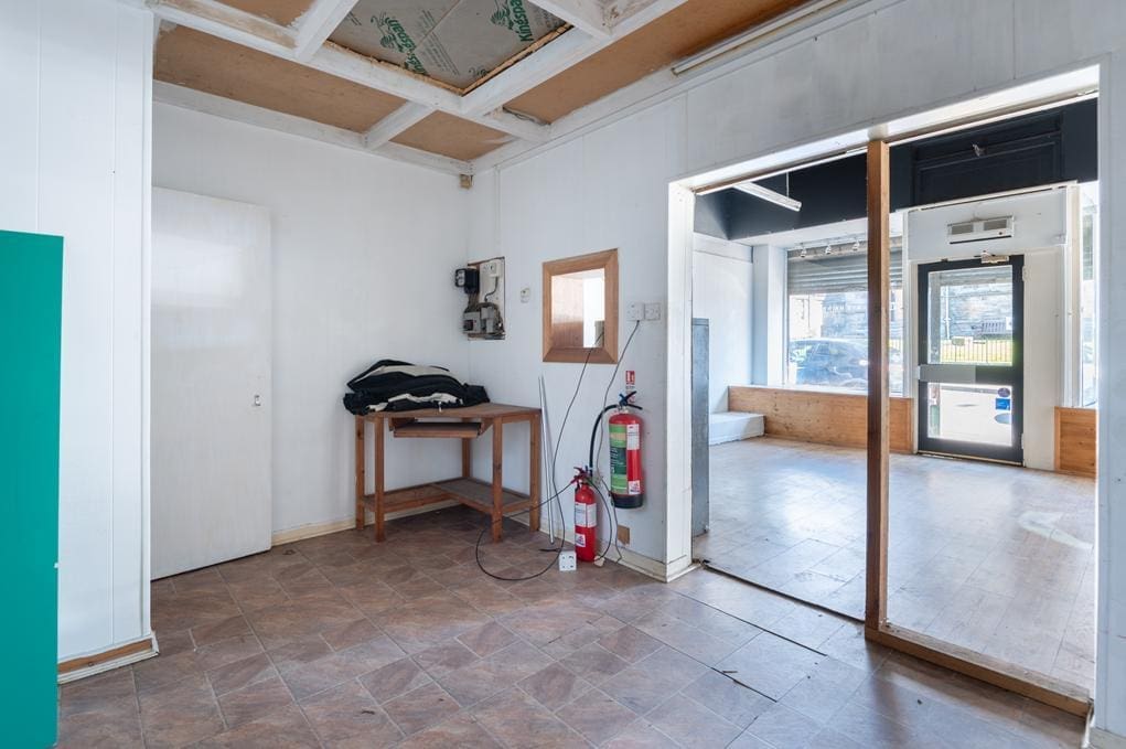 LEV1440PEM KITCHEN AREA FURTHER (Copy).jpg