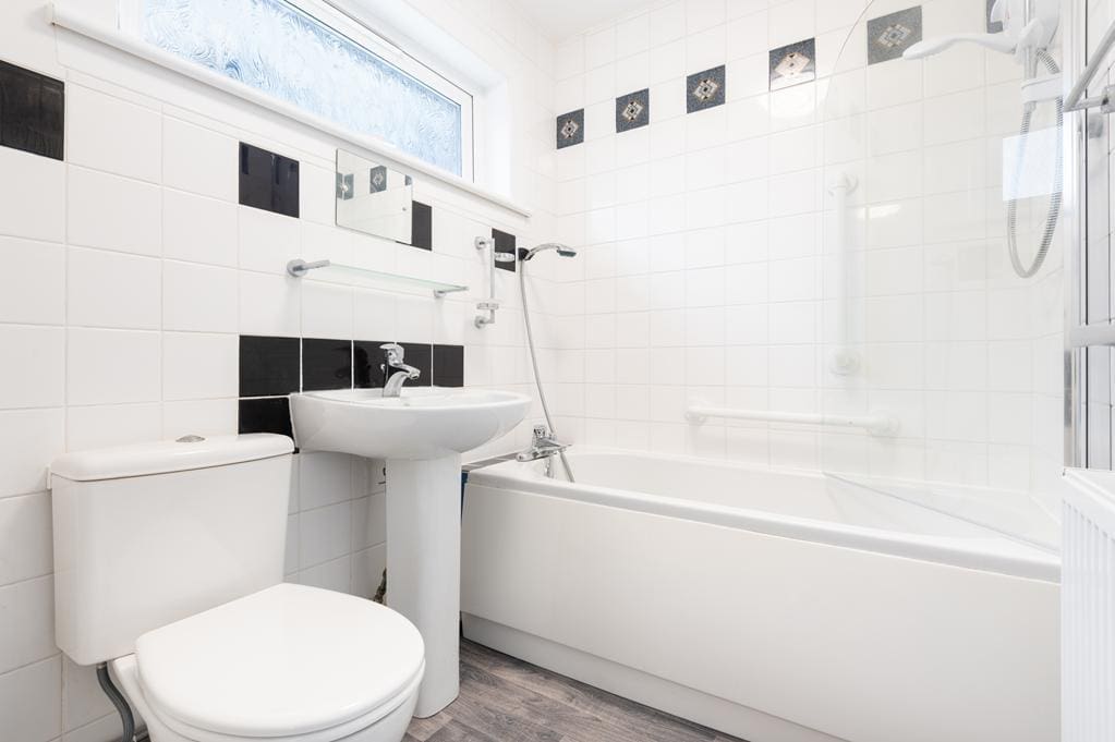 CUP1464SEG BATHROOM.jpg