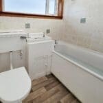 KNM0063GLEI Bathroom.jpg