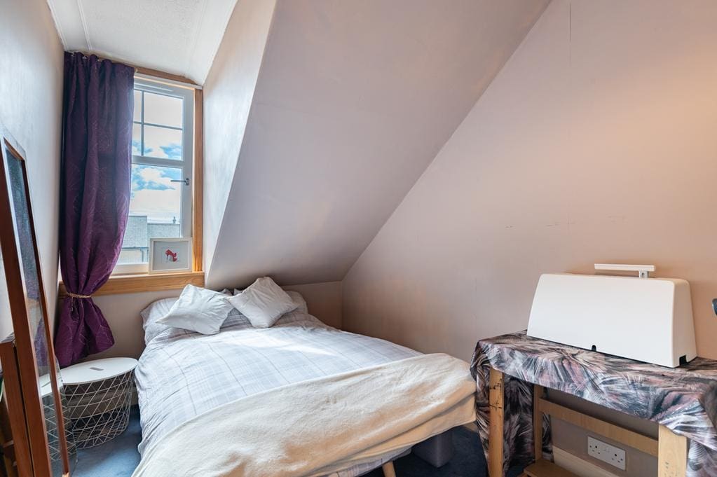 CUP1469SEG BEDROOM 3.jpg