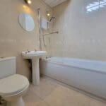 KNM0085GLEL Bathroom.jpeg