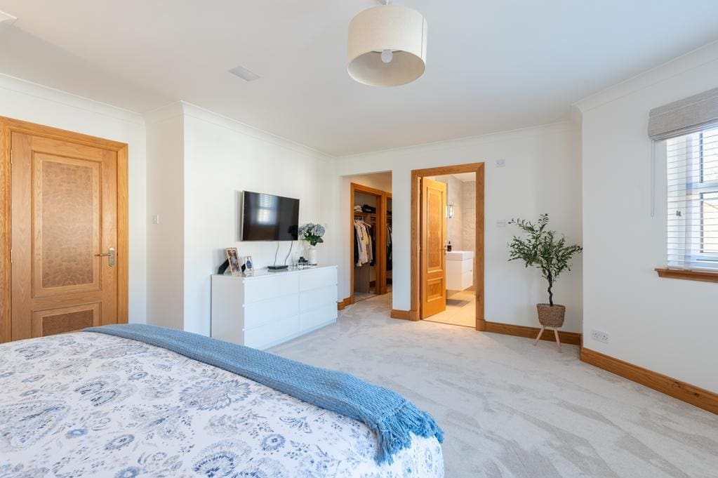 LEV1445PEM MASTER BEDROOM AGAIN.jpg