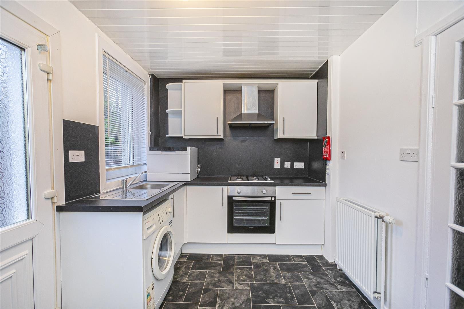 KNM0061LEVI Kitchen (2).jpg