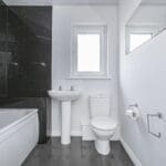 KNM0066GLEI Bathroom.jpg