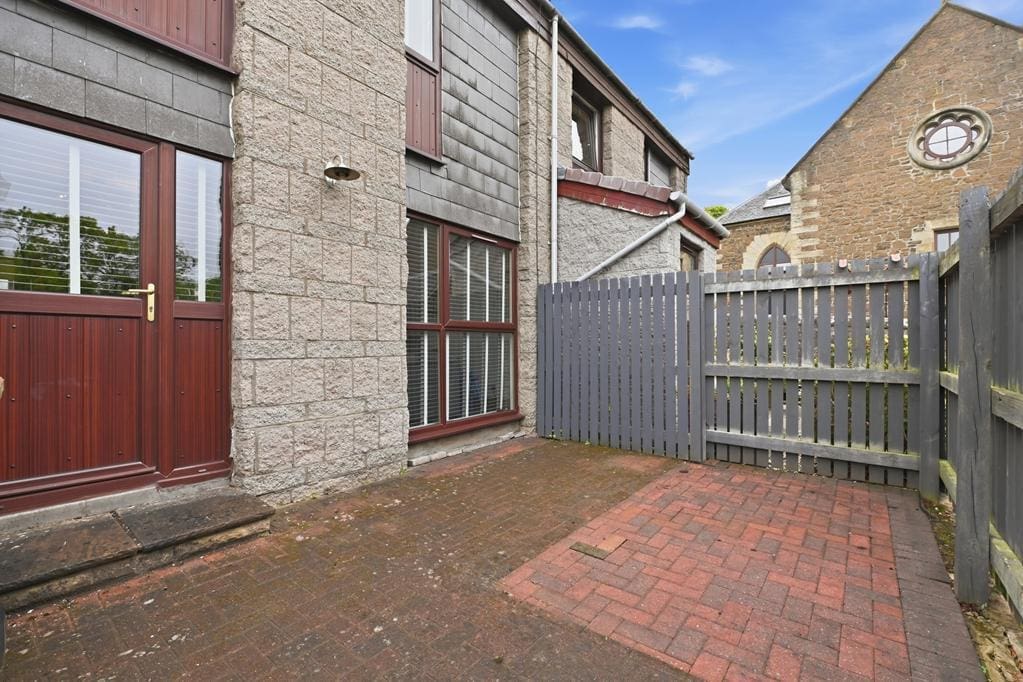 LEV1457PEM REAR GARDEN.jpg