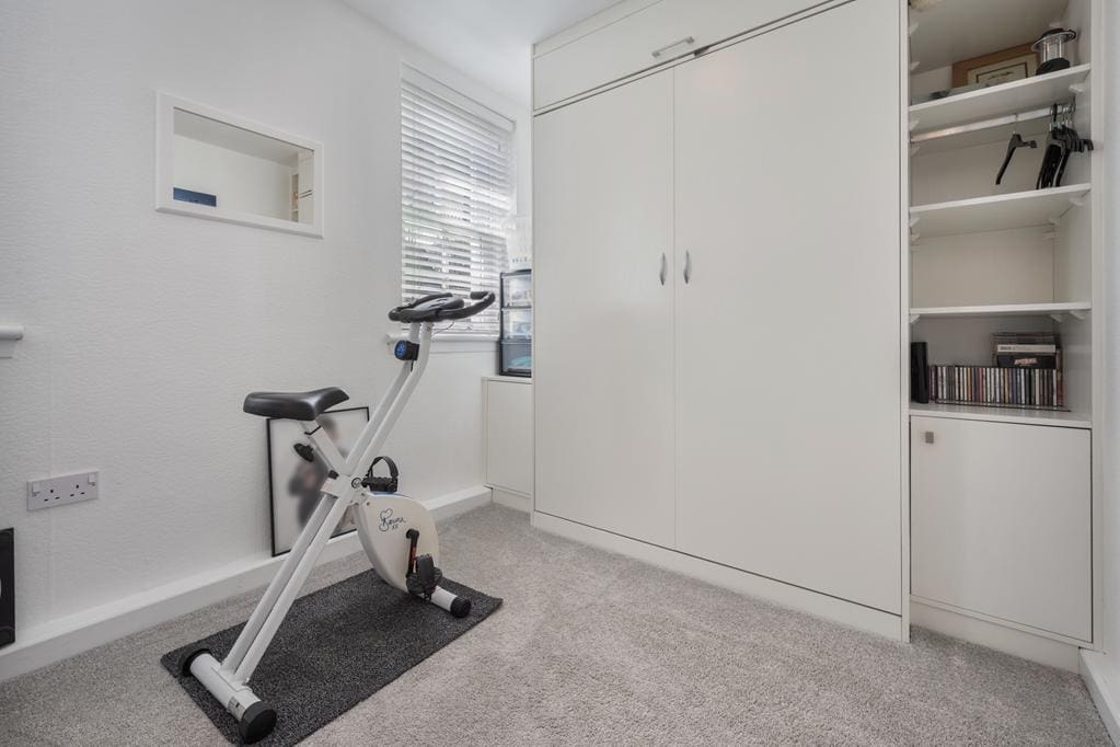 LEV1450PEM BEDROOM 2.jpg