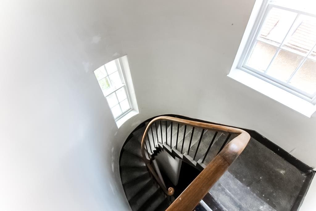 RDC0042LEVI STAIRWAY.JPG