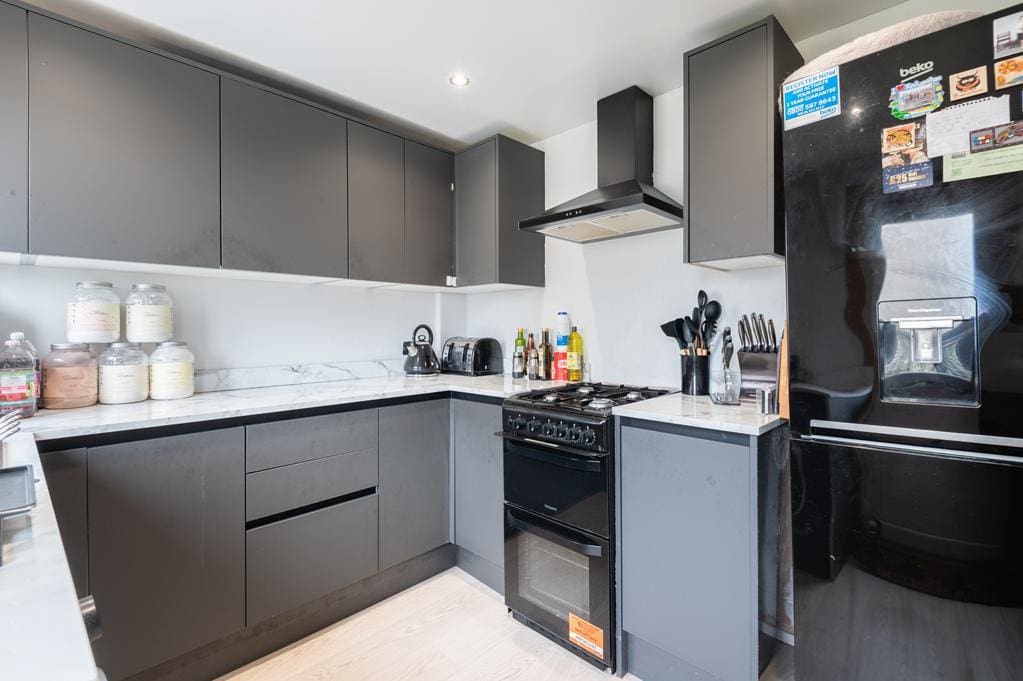 LEV1458PEM KITCHEN.jpg