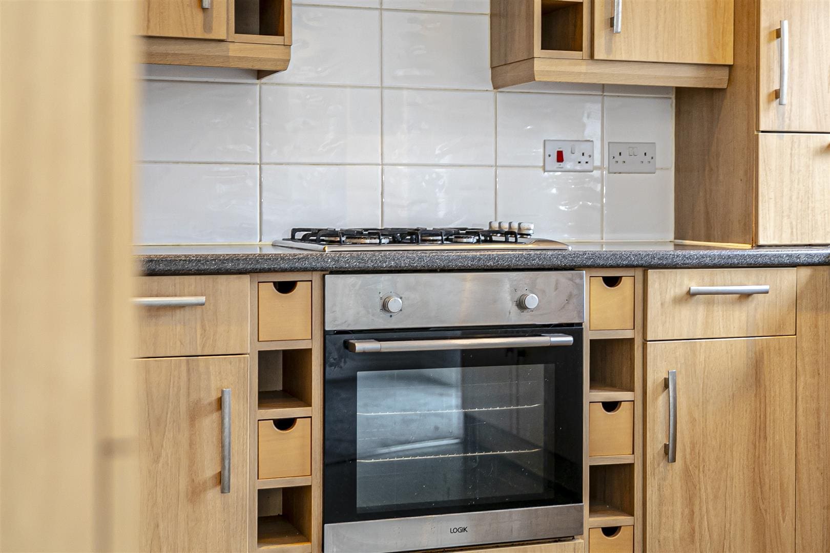 KNM0066GLEI Kitchen (4).jpg