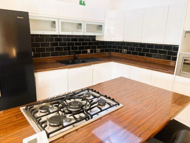 LOUNG /KITCHEN