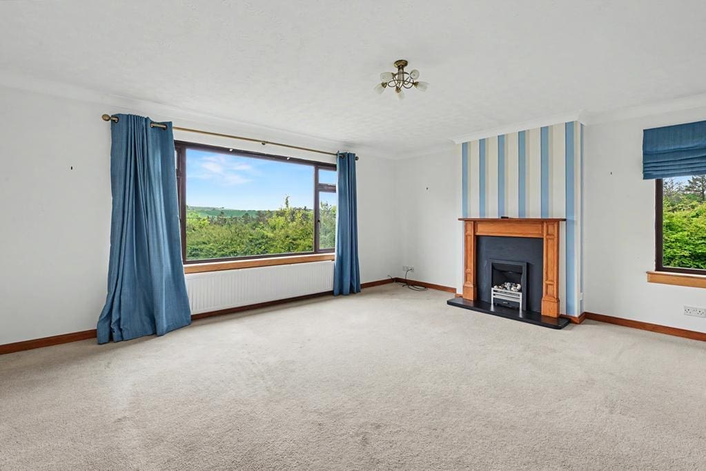 CUP1462SEG LIVING ROOM.jpg