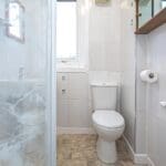 KNM0061LEVI Bathroom (2).jpg