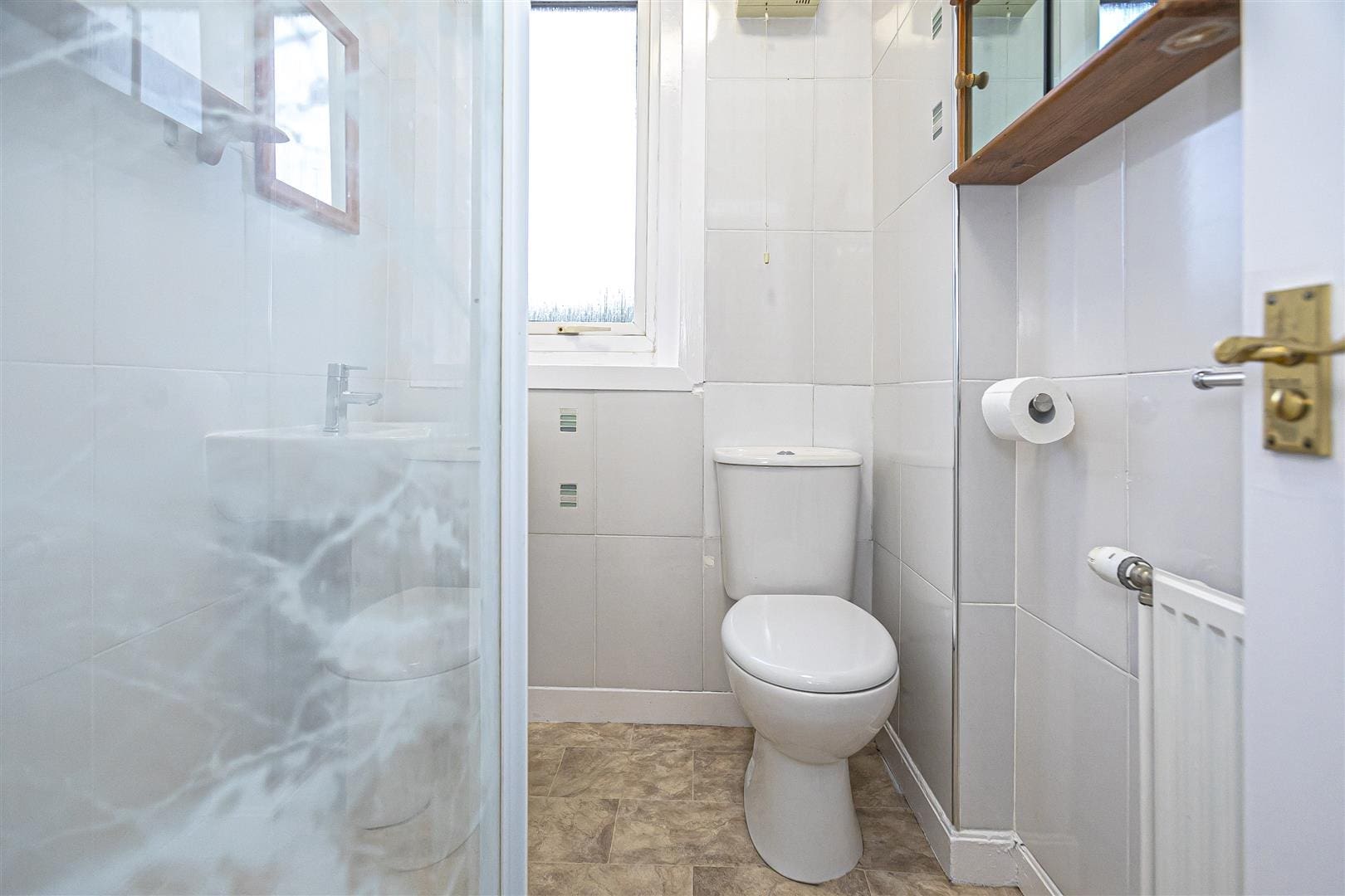KNM0061LEVI Bathroom (2).jpg