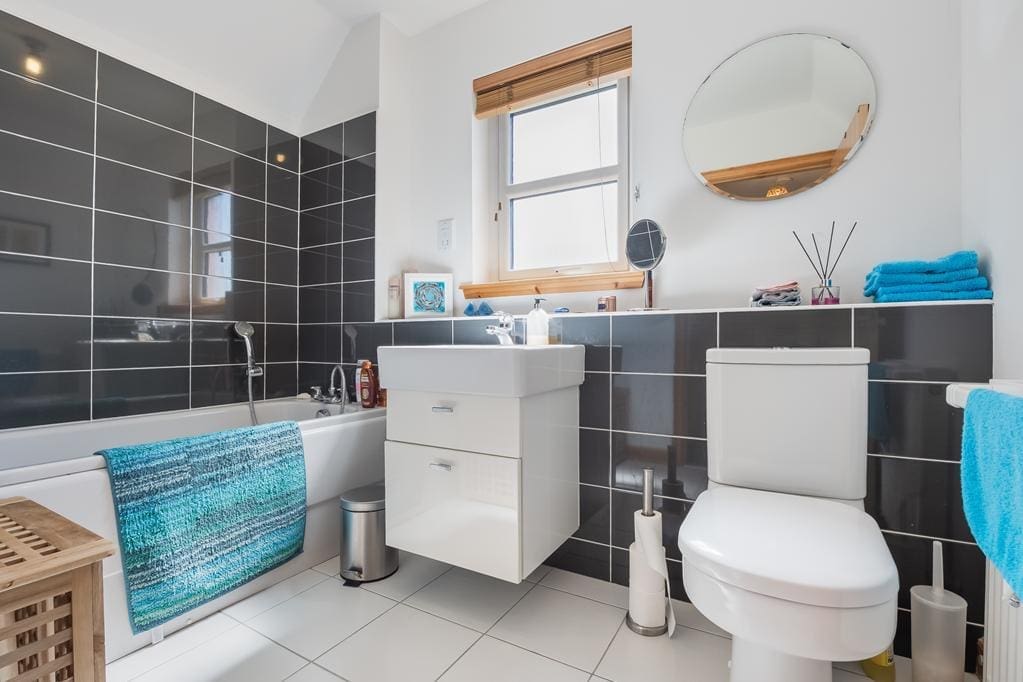 CUP1470SEG BATHROOM.jpg