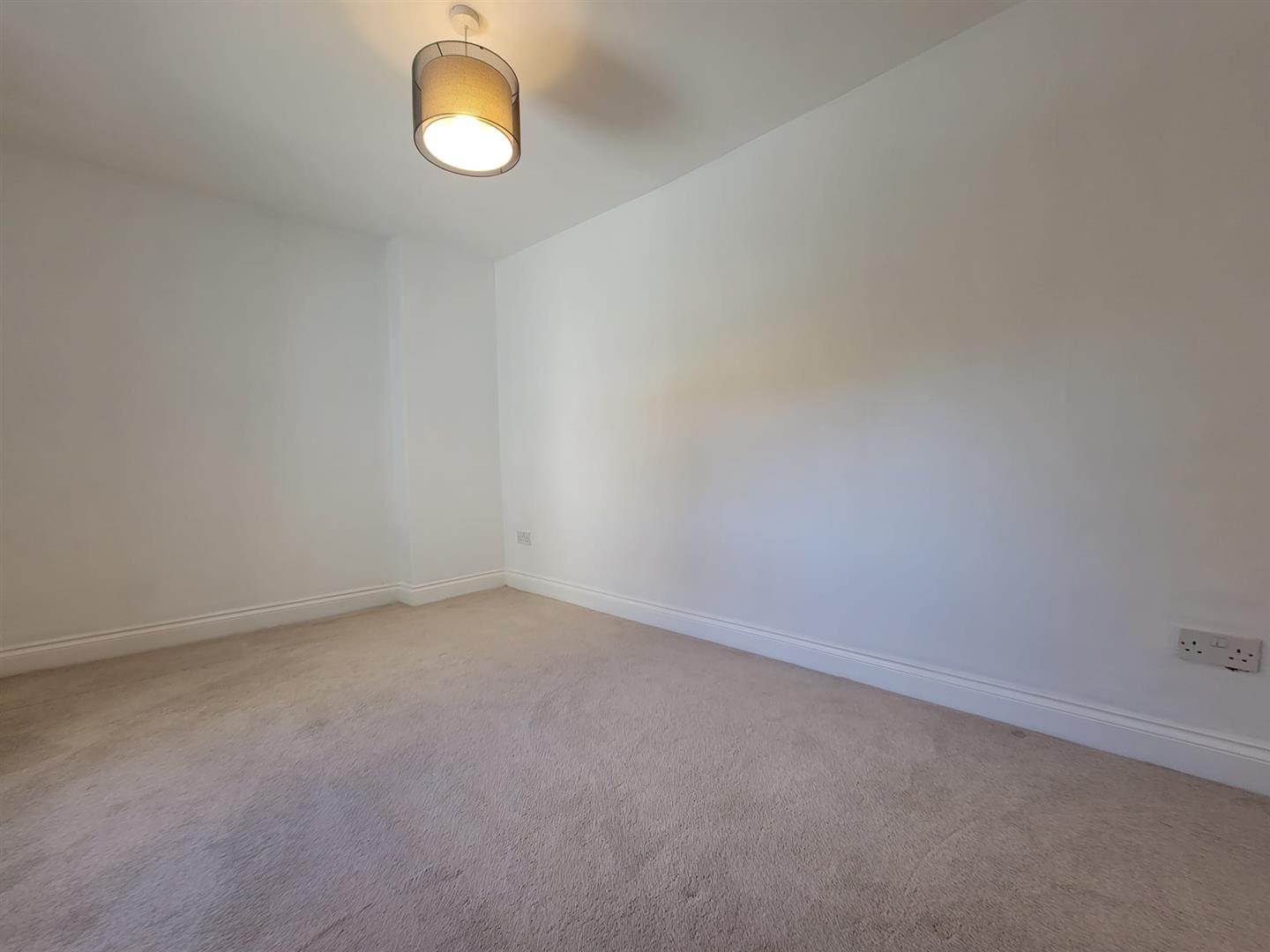 KNM0035LEVI Bedroom 2 (1).jpg