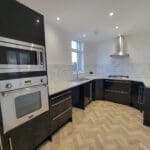 KNM0058GLEI Kitchen (1).jpg