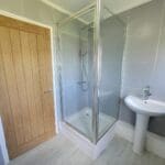KNM0035LEVI Bathroom (1).jpg
