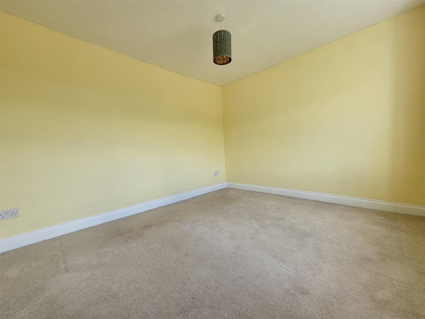 KNM0035LEVI Bedroom 1 (1).jpg